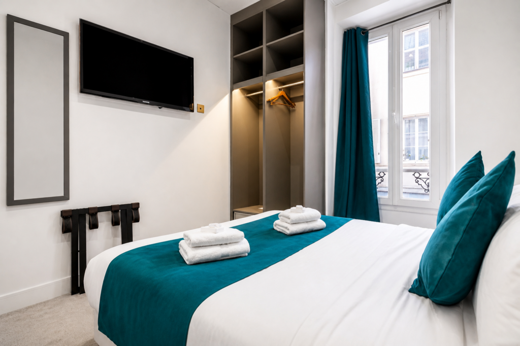 Family room at Hôtel Pantiero Cannes, second view