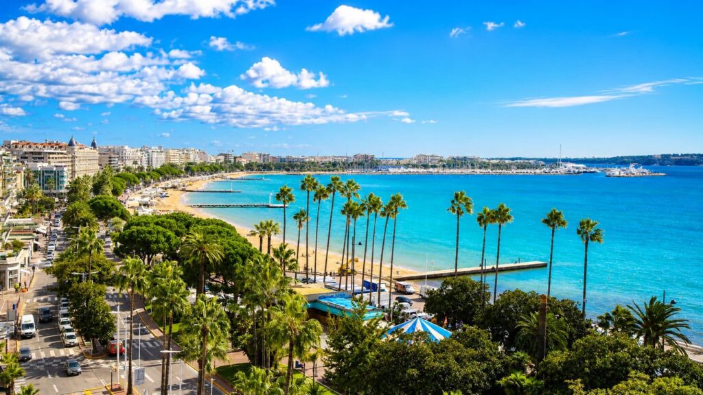 La passeggiata della Croisette sul lungomare di Cannes